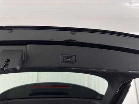 Audi Q4 e-tron 40 Launch Edition Advanced 77 kWh [ 3-Fase ] {SOH-88%} (INCL-BTW) *MATRIX-LED | NAVI-FULLMAP | KEYLESS | CAMERA | DIGI-COCKPIT | DAB | AMBIENT-LIGHT | HEATED-SPORTSEATS | TOWBAR | 19''ALU*