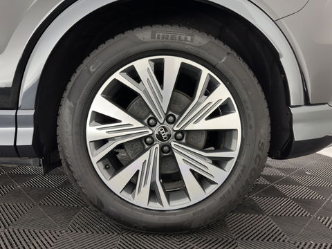 Audi Q4 e-tron 40 Launch Edition Advanced 77 kWh [ 3-Fase ] {SOH-88%} (INCL-BTW) *MATRIX-LED | NAVI-FULLMAP | KEYLESS | CAMERA | DIGI-COCKPIT | DAB | AMBIENT-LIGHT | HEATED-SPORTSEATS | TOWBAR | 19''ALU*