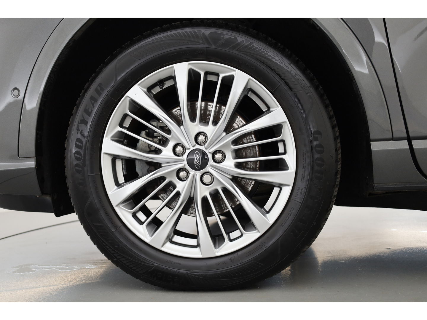 Ford Kuga 2.5 PHEV Vignale | Winterpack | Elek. Trekhaak | HUD | Keyless | B&O | CarPlay | Adapt. Cruise | Camera  | Leder | Elek. Bestuurderst.