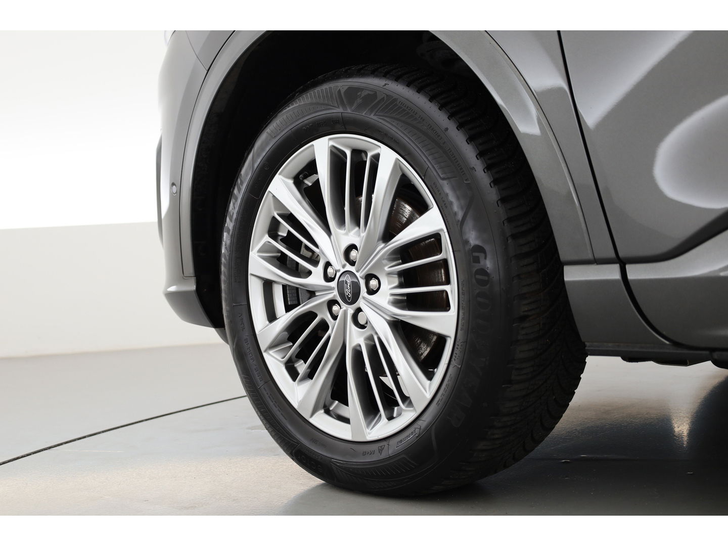 Ford Kuga 2.5 PHEV Vignale | Winterpack | Elek. Trekhaak | HUD | Keyless | B&O | CarPlay | Adapt. Cruise | Camera  | Leder | Elek. Bestuurderst.