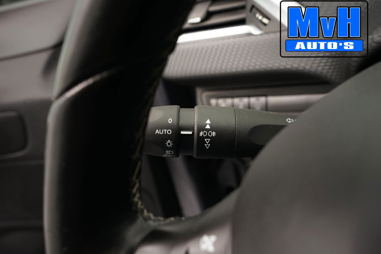 Peugeot 2008 1.2 PureTech Allure|AUTOMAAT|PANO|CLIMA|CARPLAY