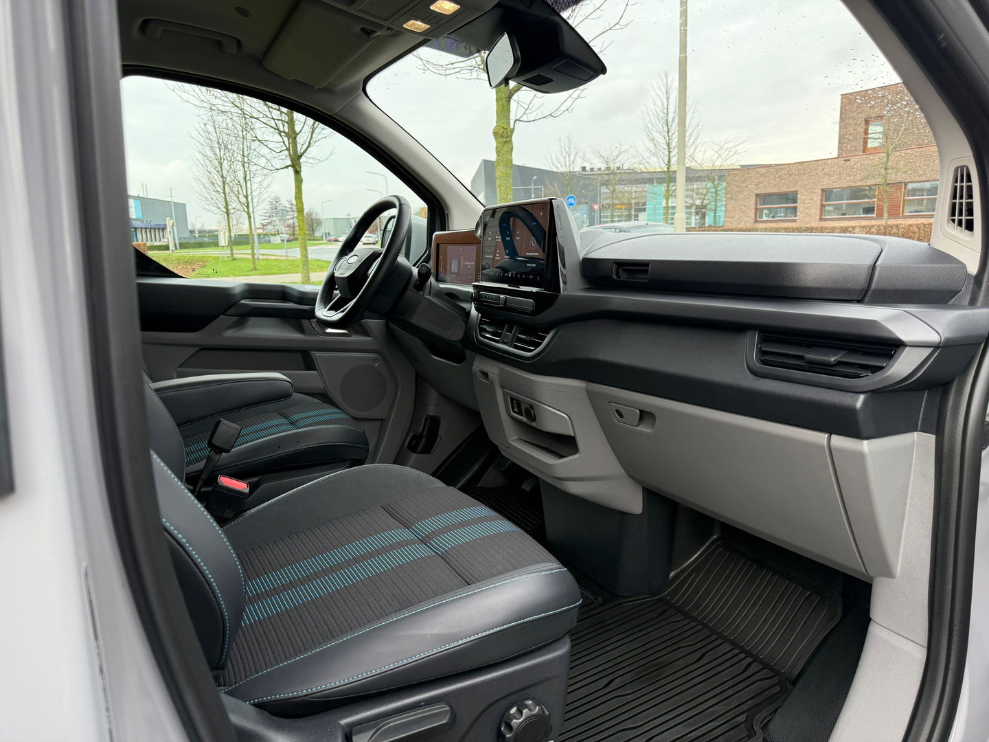 Ford Transit Custom 320 2.5 PHEV L2H1 Sport