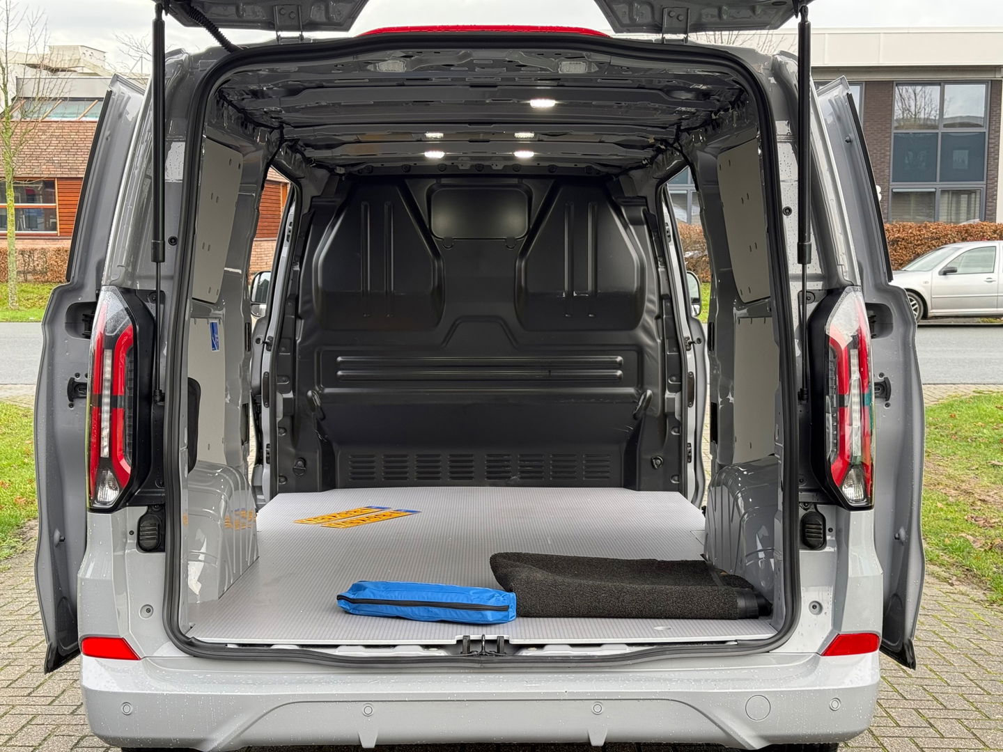 Ford Transit Custom 320 2.5 PHEV L2H1 Sport