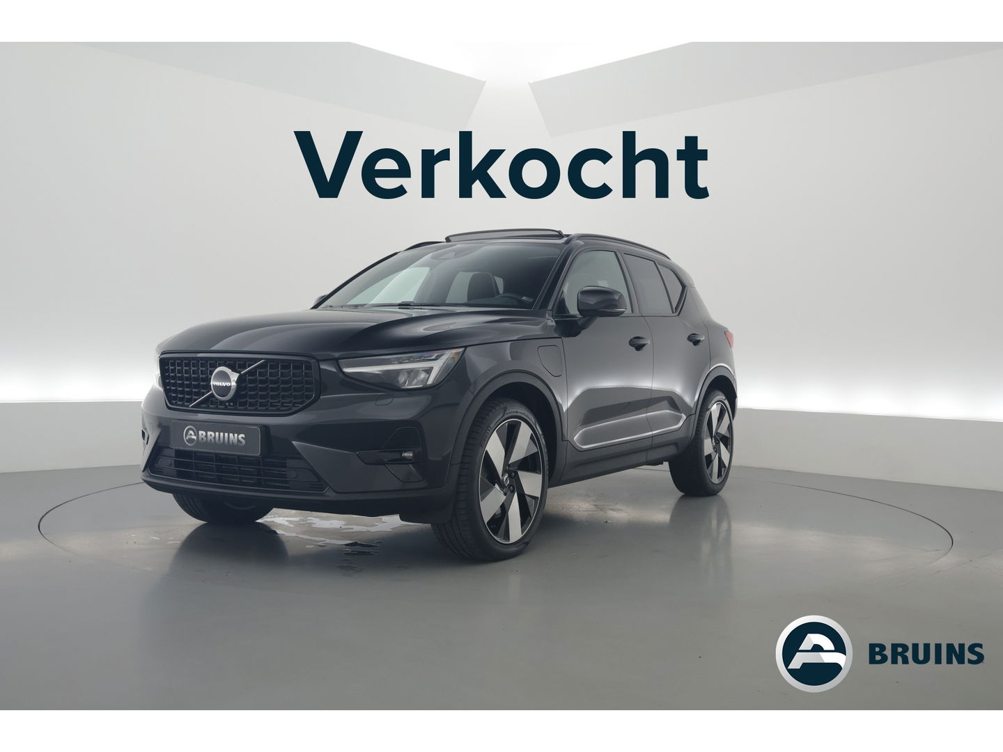 Volvo XC40 1.5 T4 Plug-in hybrid Ultimate Dark | Facelift | Pano-dak | H&K Audio | 20 inch | elek. stoelen | stoel + stuurverw. |