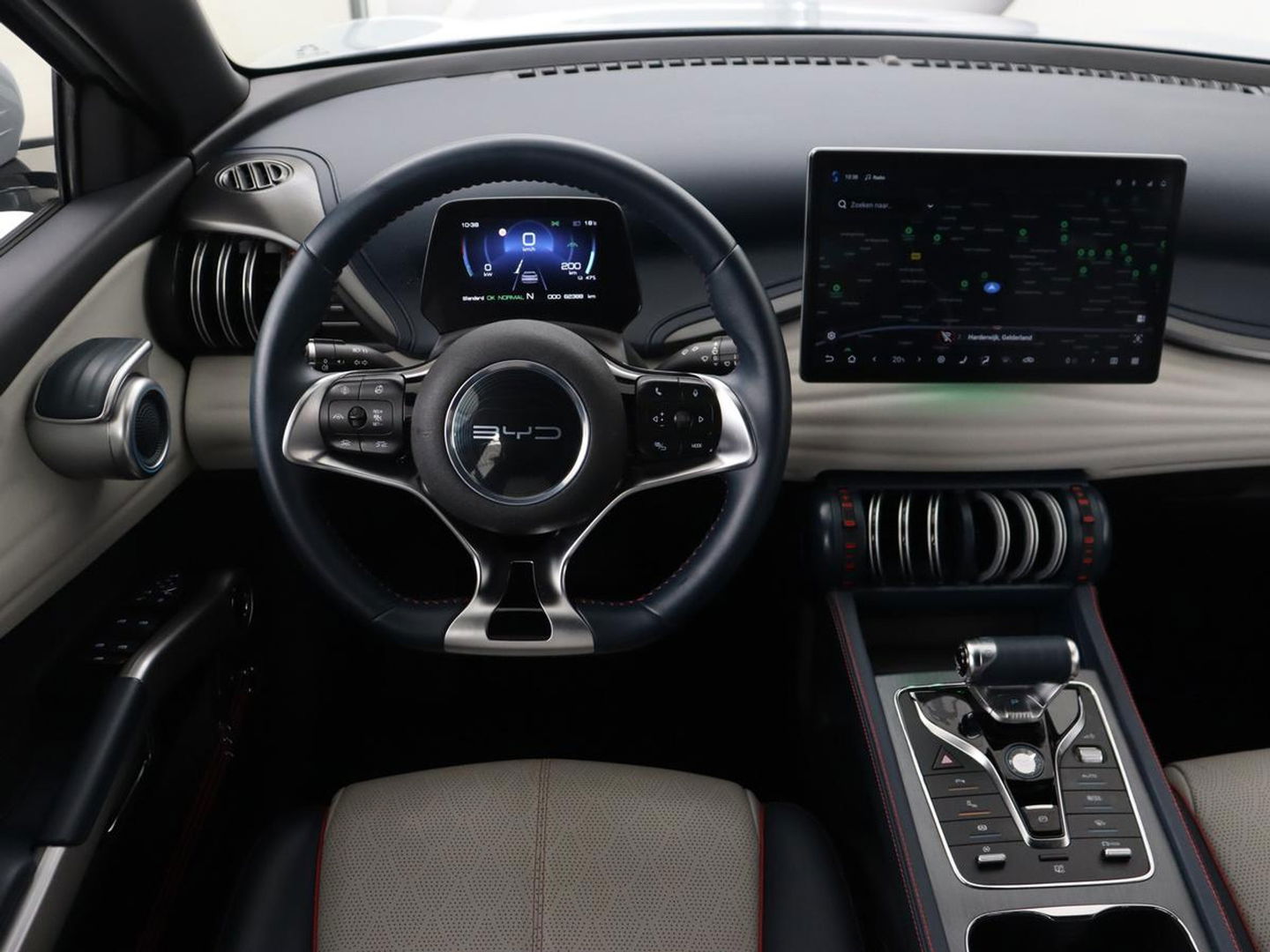 BYD ATTO 3 Comfort 60 kWh | Panoramadak | Warmtepomp | Leder | Stoelverwarming | 360 Camera | Carplay | Adaptive cruise | 18'' | Keyless | Full LED