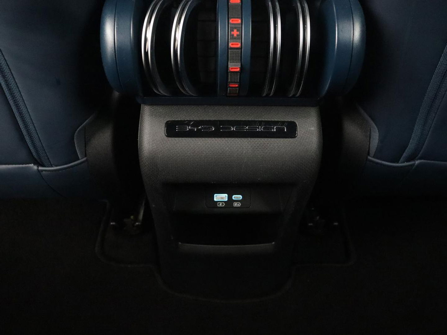 BYD ATTO 3 Comfort 60 kWh | Panoramadak | Warmtepomp | Leder | Stoelverwarming | 360 Camera | Carplay | Adaptive cruise | 18'' | Keyless | Full LED