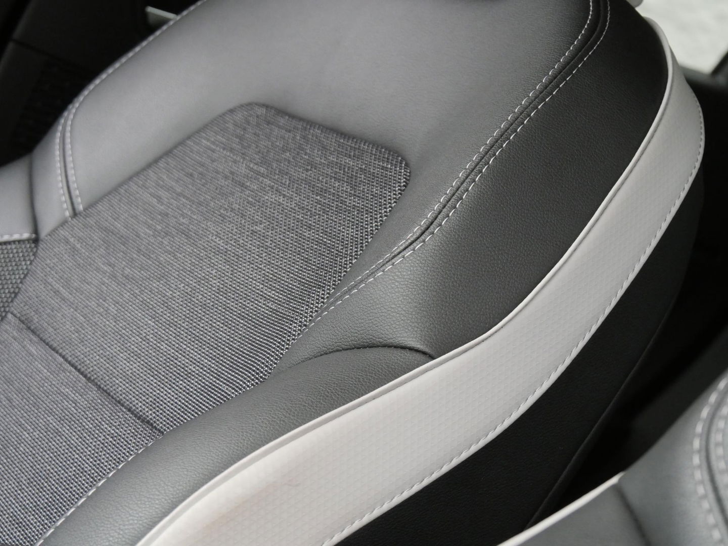 Renault Captur 1.0TCE INTENS/ KEYLESS/ PDC V+A/ CAMERA/ ALL-SEASON/ NL-AUTO