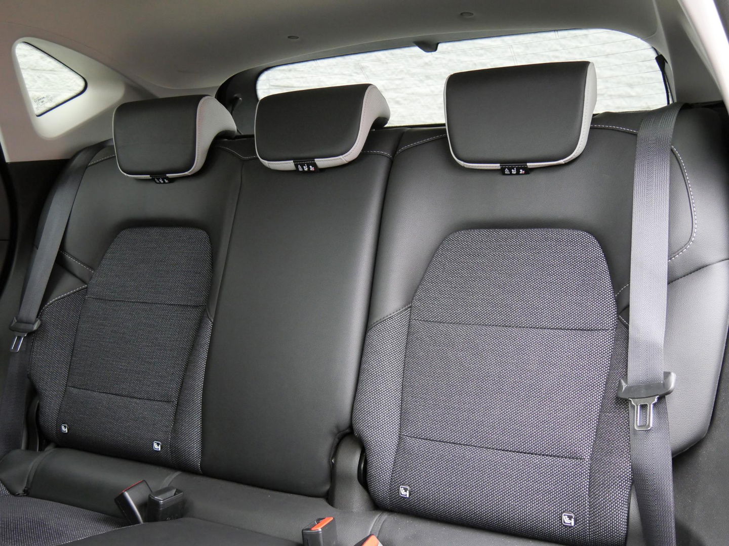 Renault Captur 1.0TCE INTENS/ KEYLESS/ PDC V+A/ CAMERA/ ALL-SEASON/ NL-AUTO