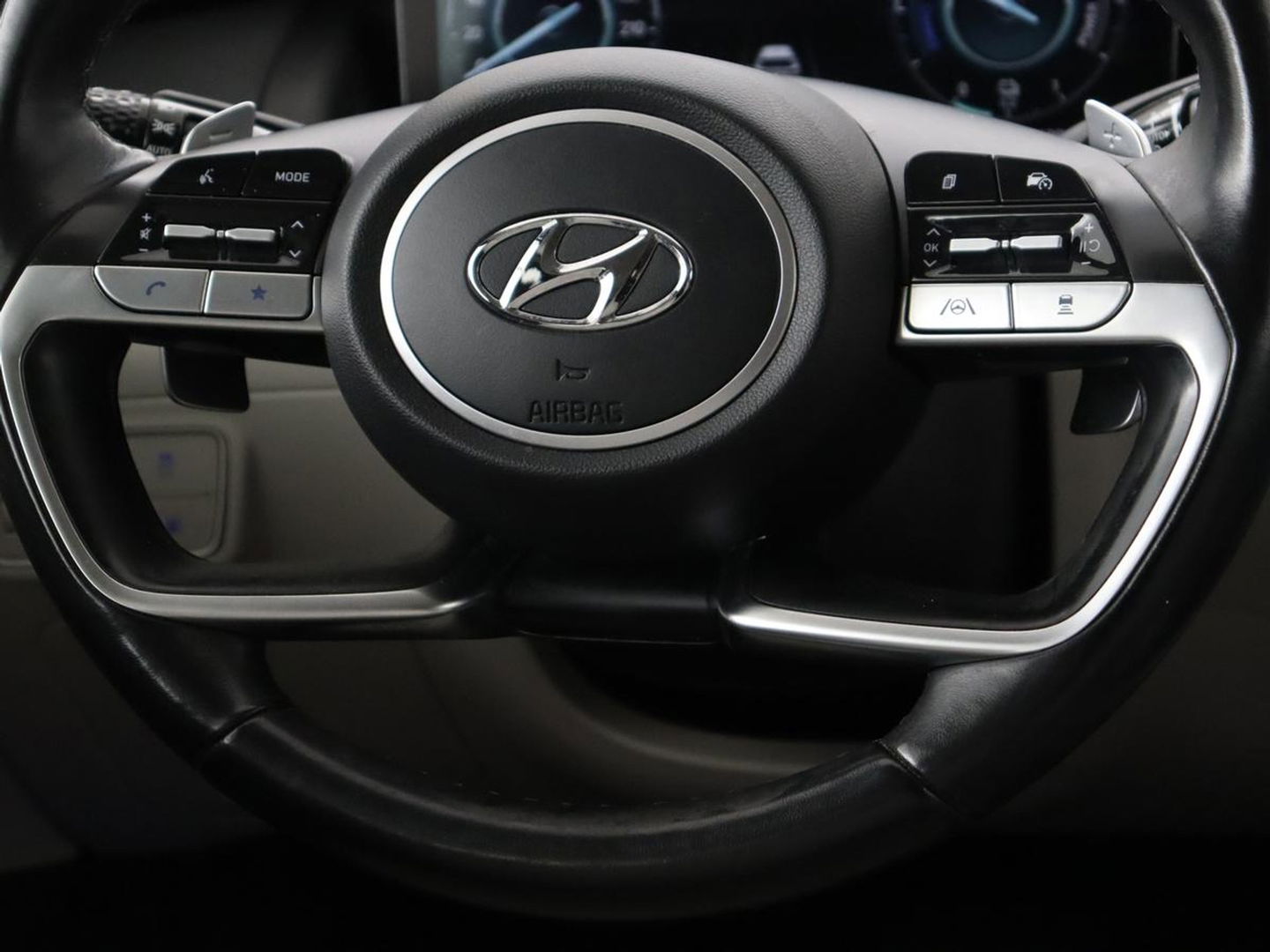 Hyundai Tucson 1.6 T-GDI PHEV Premium Sky AWD | Panoramadak | Stoelventilatie | Leder | 360 Camera | Carplay | Adaptive cruise | Keyless | Navigatie | Memory | Achterbankverwarming | Full LED | Plug In