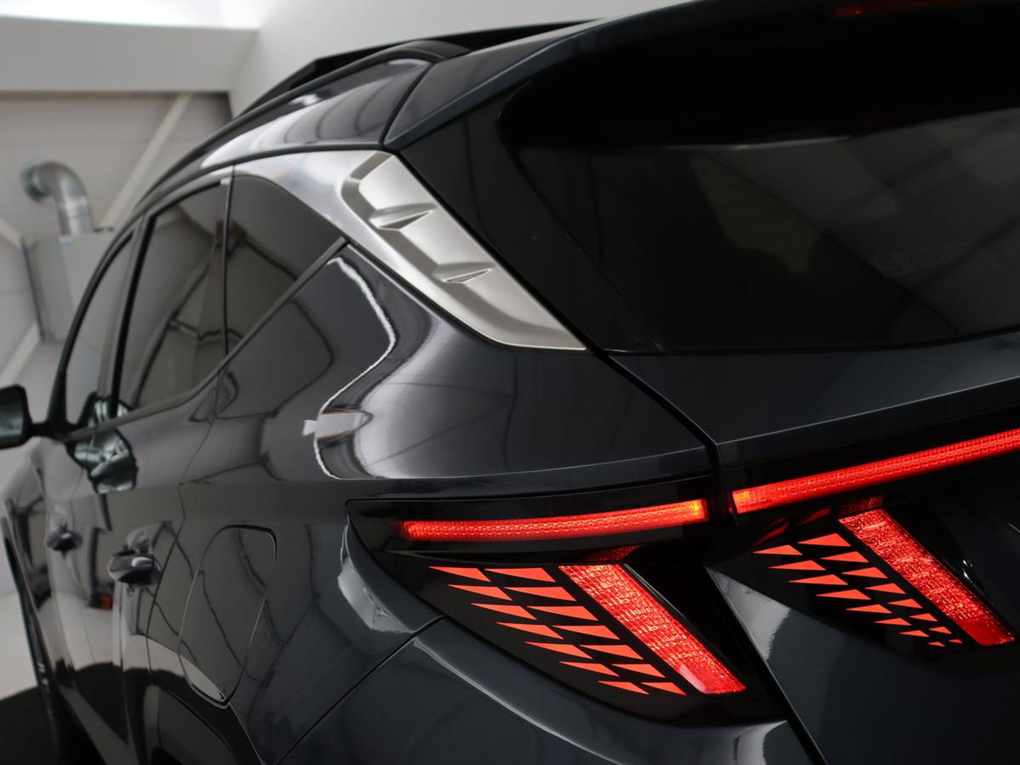 Hyundai Tucson 1.6 T-GDI PHEV Premium Sky AWD | Panoramadak | Stoelventilatie | Leder | 360 Camera | Carplay | Adaptive cruise | Keyless | Navigatie | Memory | Achterbankverwarming | Full LED | Plug In