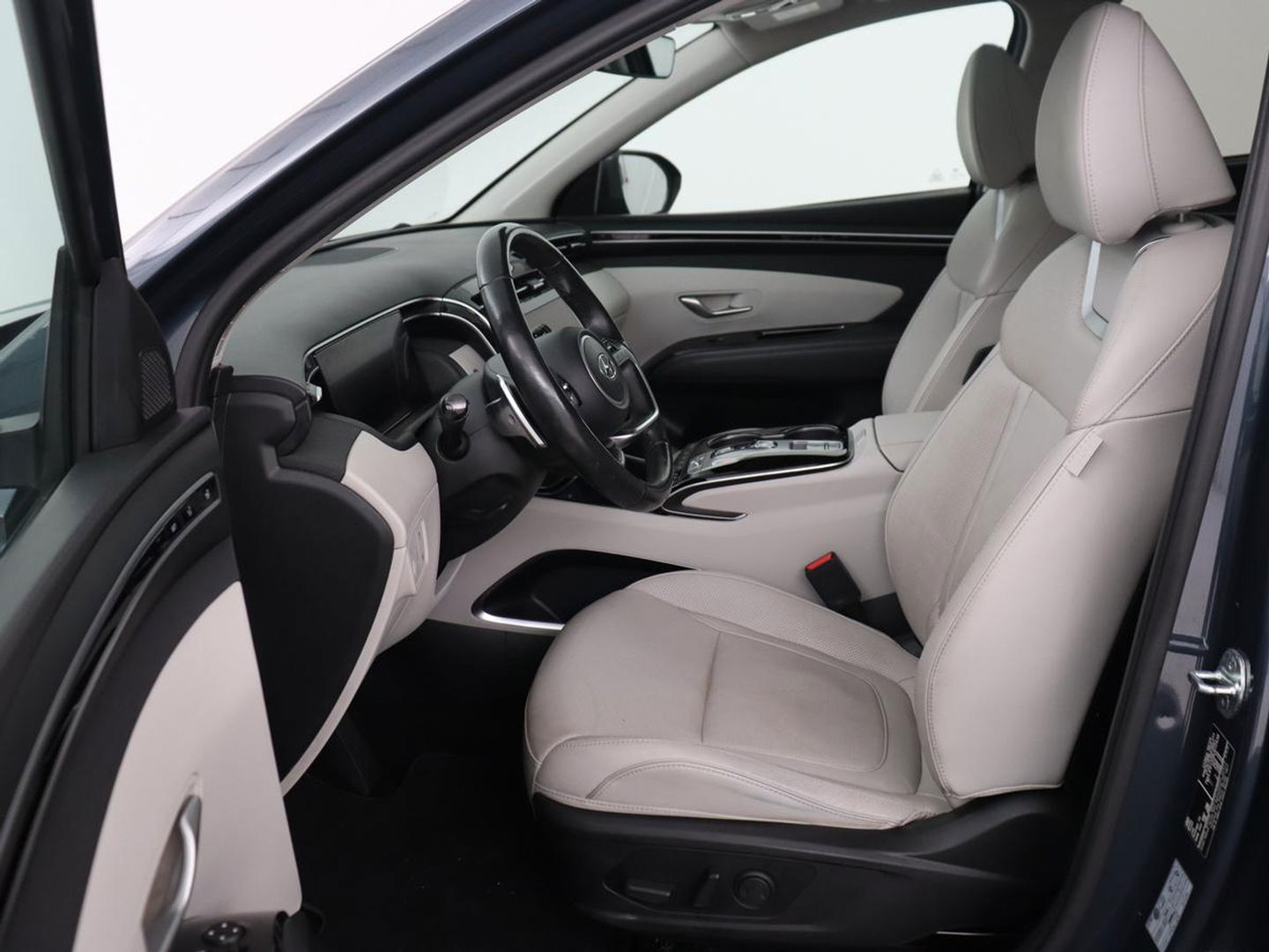 Hyundai Tucson 1.6 T-GDI PHEV Premium Sky AWD | Panoramadak | Stoelventilatie | Leder | 360 Camera | Carplay | Adaptive cruise | Keyless | Navigatie | Memory | Achterbankverwarming | Full LED | Plug In