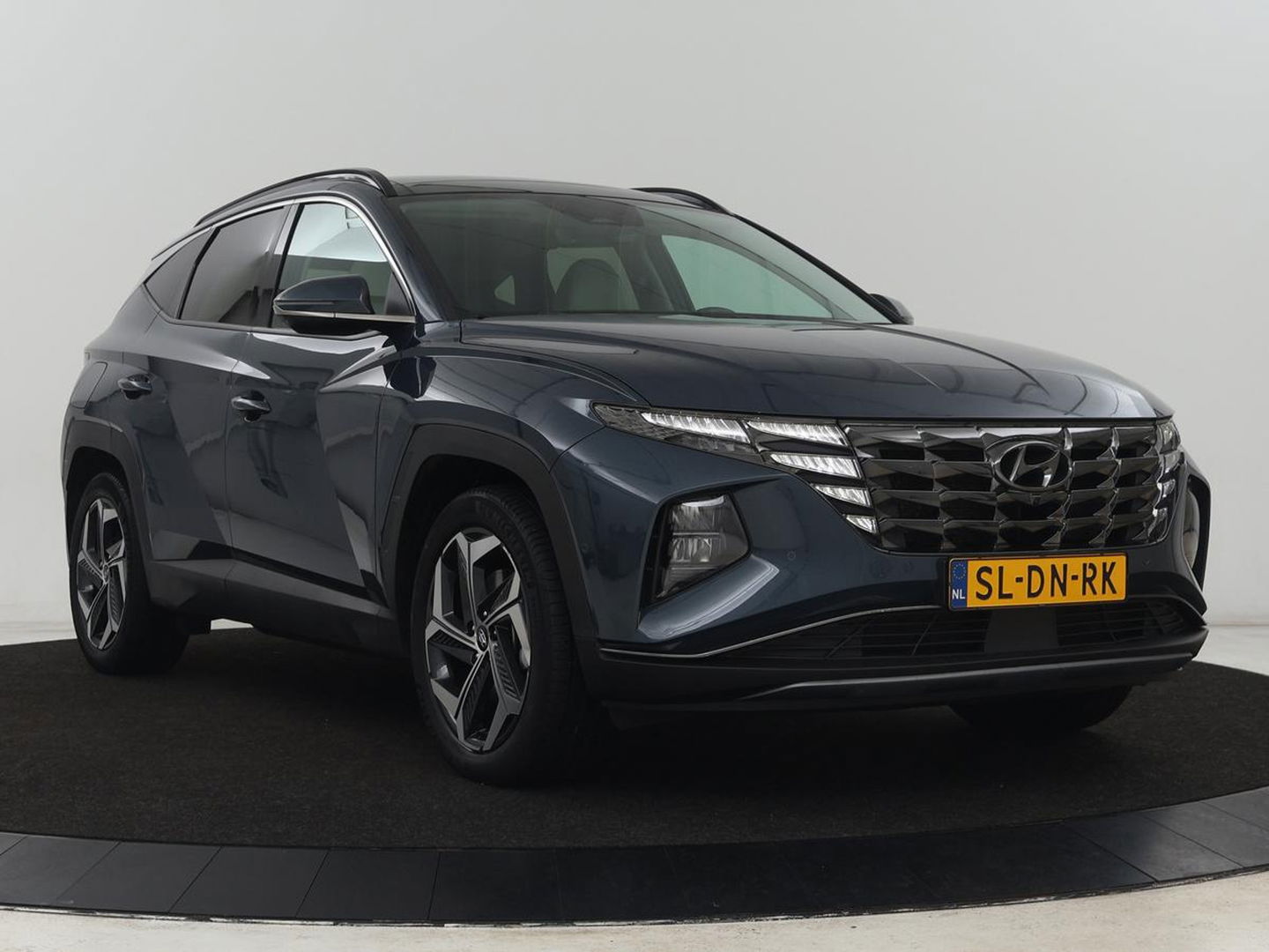 Hyundai Tucson 1.6 T-GDI PHEV Premium Sky AWD | Panoramadak | Stoelventilatie | Leder | 360 Camera | Carplay | Adaptive cruise | Keyless | Navigatie | Memory | Achterbankverwarming | Full LED | Plug In