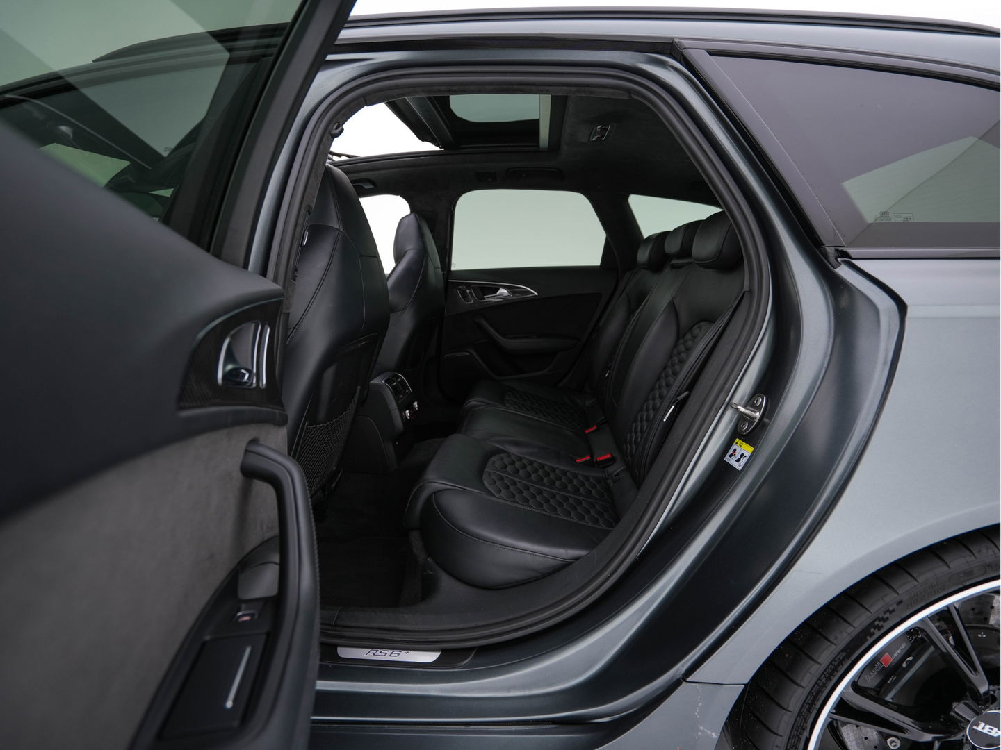 Audi RS6 4.0 TFSI RS6+ ABT ( 1of 50 produced world wide ) Aut. *Only-1-OWNER | CERAMIC-BRAKES | PANO | HEAD-UP | RS-SEATS | LUXURY-LEATHER | MATRIX-LED | ADAPTIVE-CRUISE | BLIND-SPOT | BOSE-SOUND | MEMORY-PACK | TOP-VIEW | KEYLESS | NAVI-FULLMAP | .