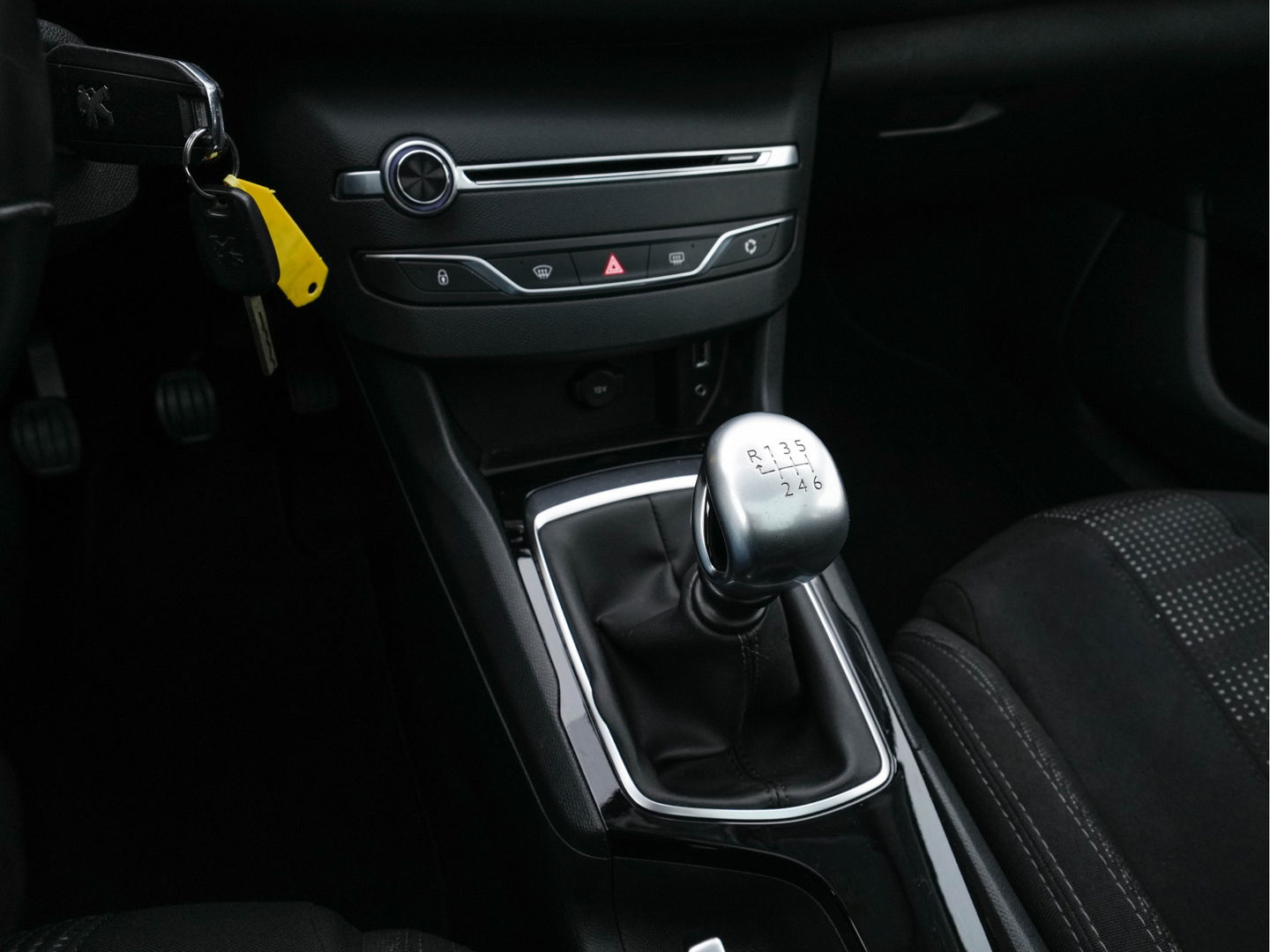 Peugeot 308 SW 1.6 BlueHDI Blue Lease Executive *PANO | NAVI-FULLMAP | ECC | PDC | CRUISE | CAMERA | TOWBAR | COMFORT-SEATS | 16''ALU*