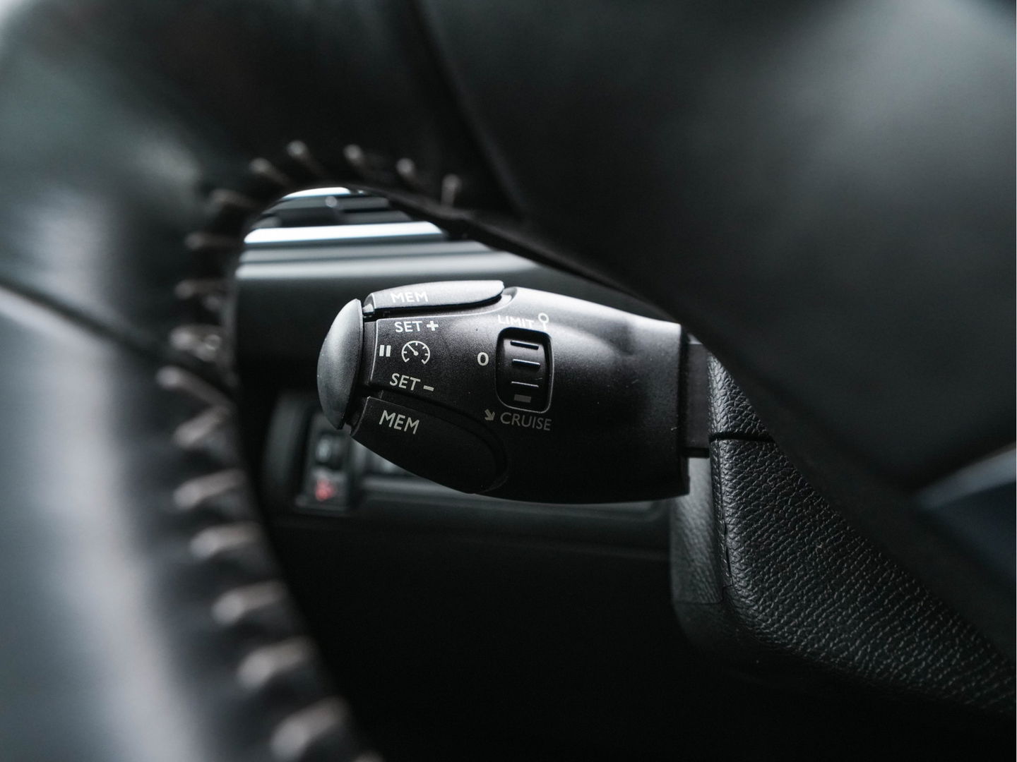 Peugeot 308 SW 1.6 BlueHDI Blue Lease Executive *PANO | NAVI-FULLMAP | ECC | PDC | CRUISE | CAMERA | TOWBAR | COMFORT-SEATS | 16''ALU*