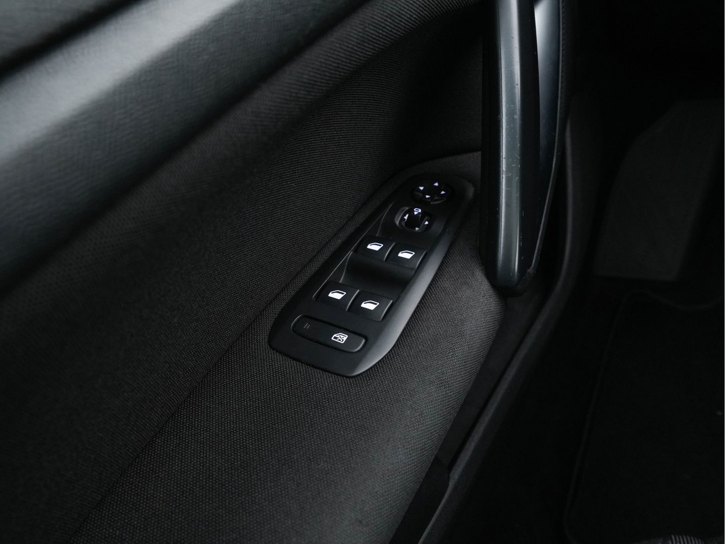 Peugeot 308 SW 1.6 BlueHDI Blue Lease Executive *PANO | NAVI-FULLMAP | ECC | PDC | CRUISE | CAMERA | TOWBAR | COMFORT-SEATS | 16''ALU*