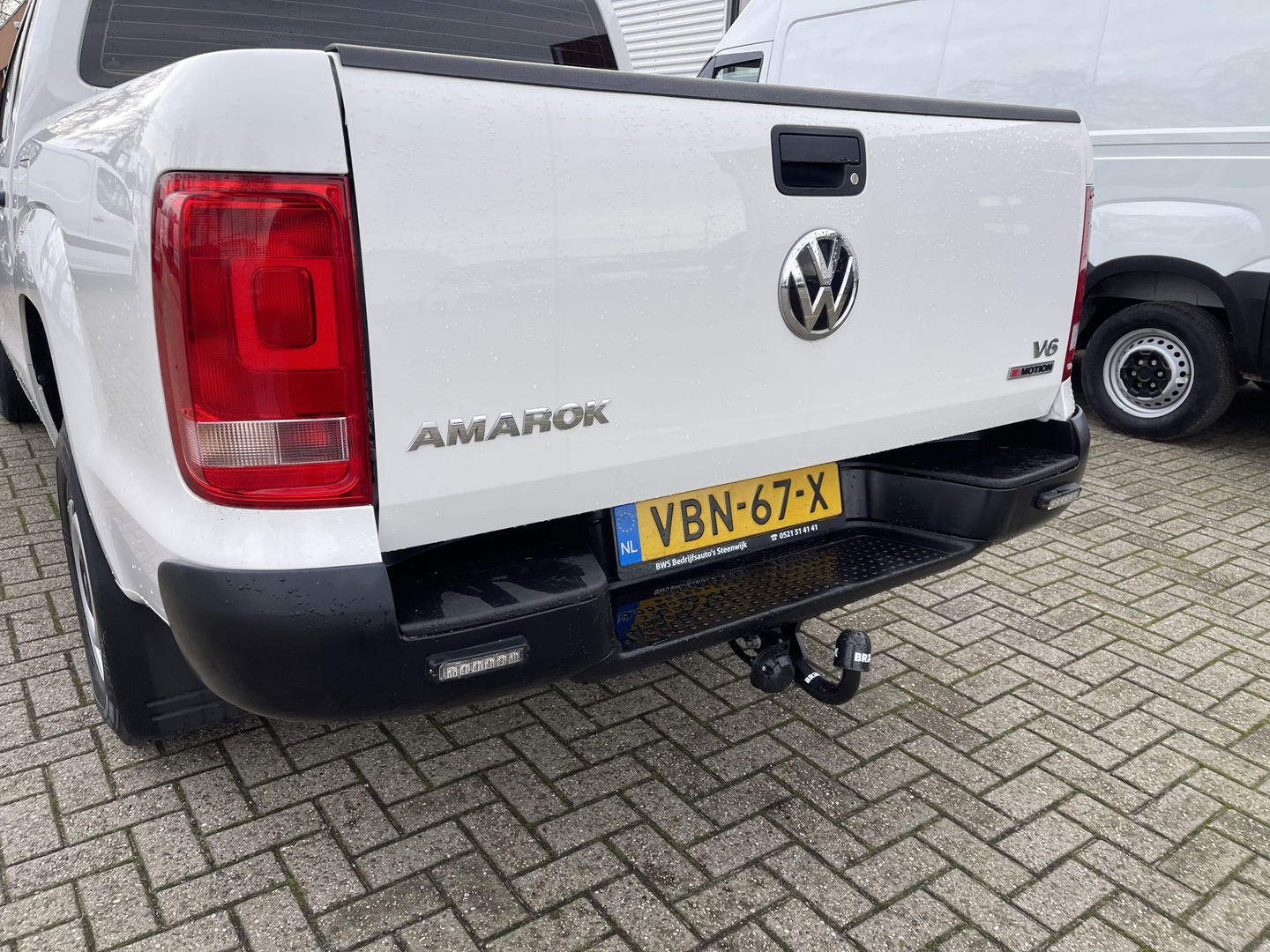 Volkswagen Amarok 3.0 TDI 164pk 4 Motion Plus Cab Trendline / 2 persoons / vaste prijs rijklaar € 19.950 ex btw / lease vanaf € 336 / 4x4 / airco / trekhaak 3000 kg / euro 6 diesel / bpm vrij