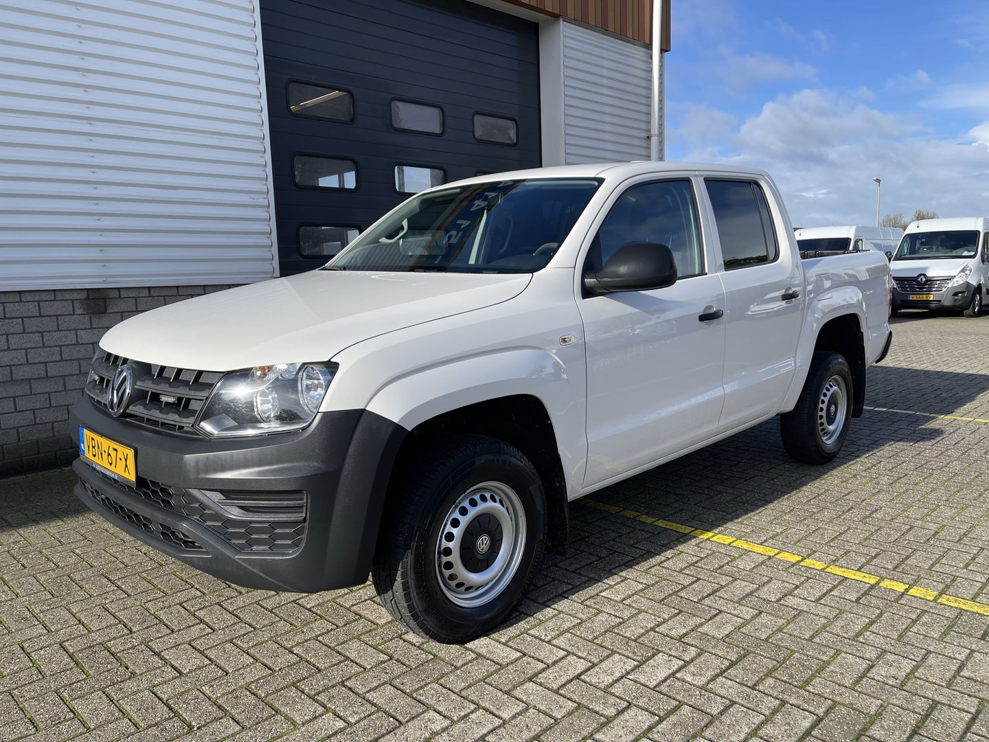 Volkswagen Amarok 3.0 TDI 164pk 4 Motion Plus Cab Trendline / 2 persoons / vaste prijs rijklaar € 19.950 ex btw / lease vanaf € 336 / 4x4 / airco / trekhaak 3000 kg / euro 6 diesel / bpm vrij