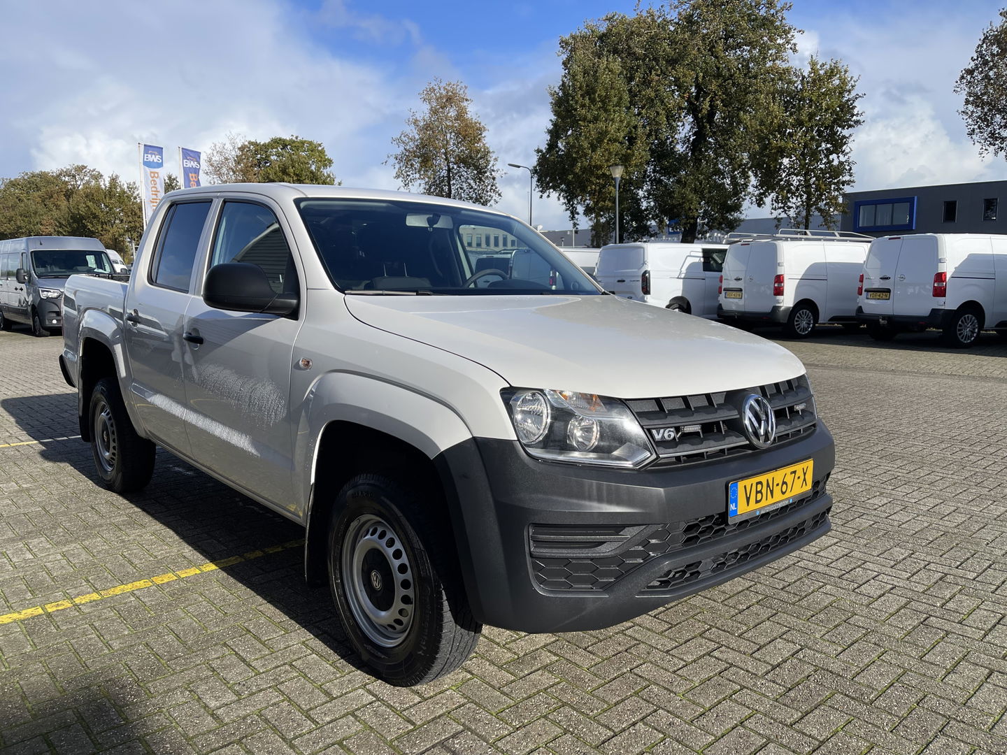 Volkswagen Amarok 3.0 TDI 164pk 4 Motion Plus Cab Trendline / 2 persoons / vaste prijs rijklaar € 19.950 ex btw / lease vanaf € 336 / 4x4 / airco / trekhaak 3000 kg / euro 6 diesel / bpm vrij