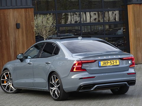 Volvo S60 T8 405PK Polestar Engineerd AWD / Brembo / Harman Kardon / LED