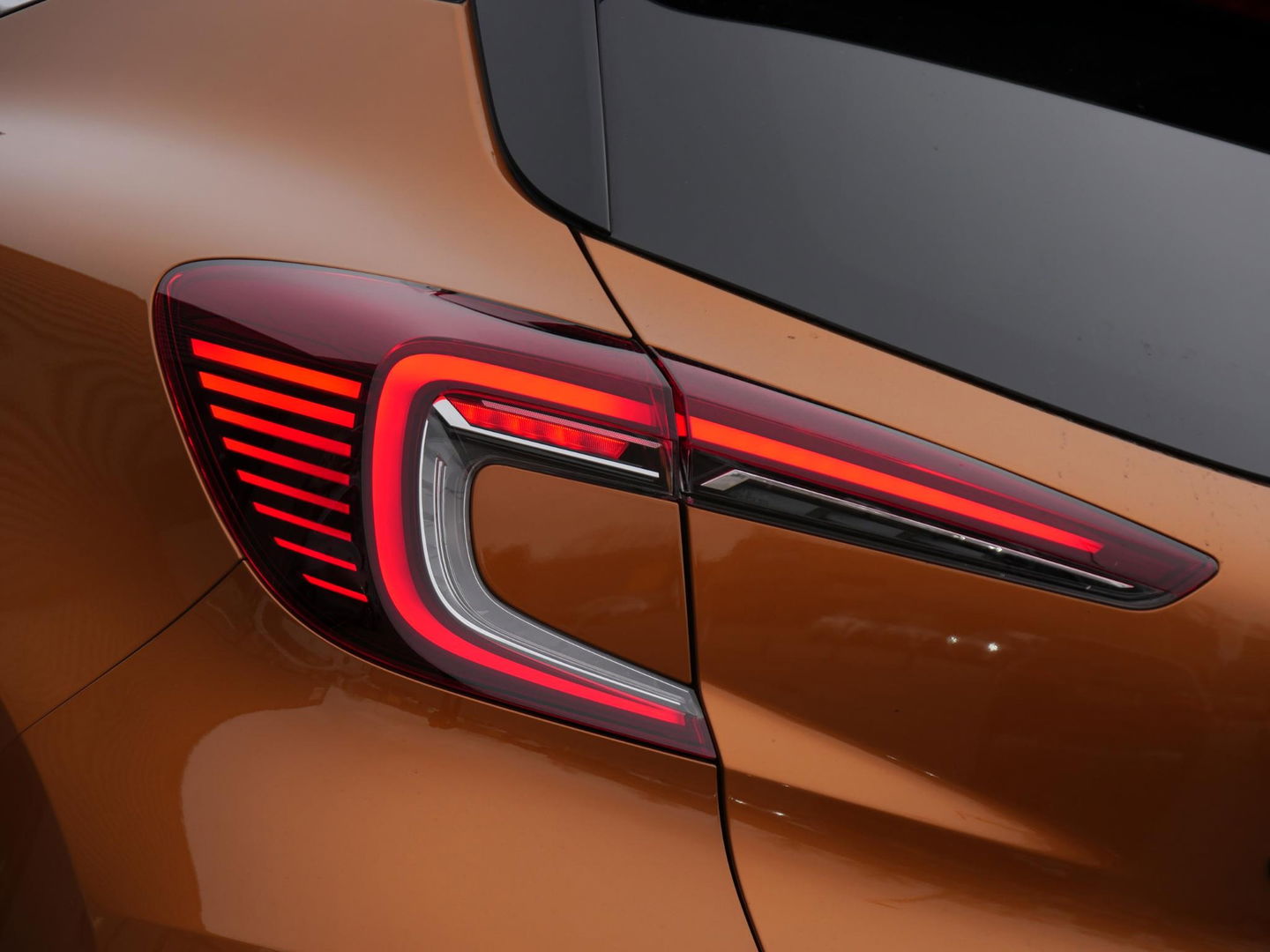 Renault Captur 1.0TCE INTENS/ KEYLESS/ PDC V+A/ CAMERA/ ALL-SEASON/ NL-AUTO