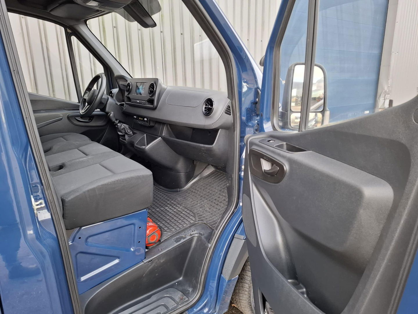 Mercedes-Benz Sprinter Mercedes Sprinter 311 CDI L2H2 / AIRCO / CAMERA / 3 ZITS / DEALER ONDERHOUDEN