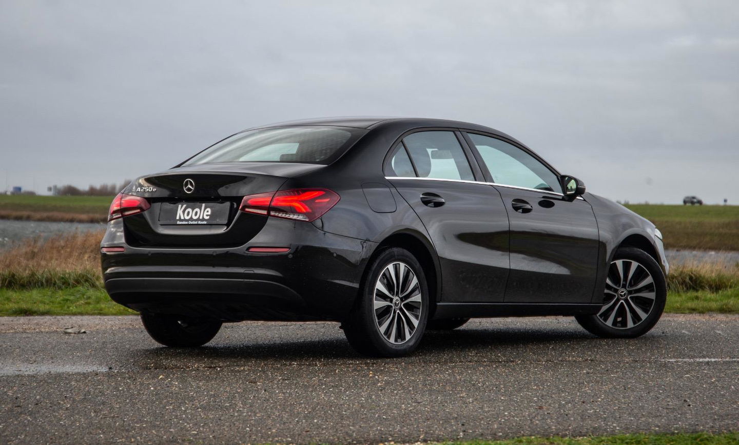 Mercedes-Benz A-Klasse 250 e Business Solution Luxury Limited AUTOMAAT / LEDER / CRUISE CONTROLE / CAMERA / CARPLAY