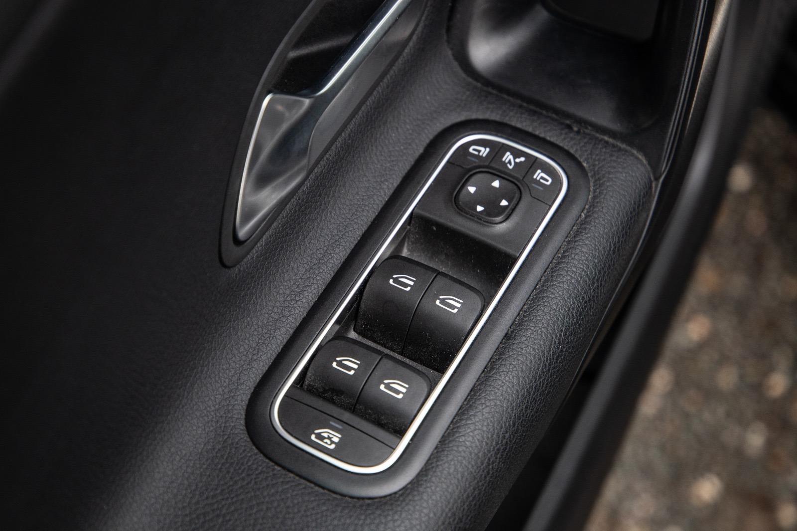 Mercedes-Benz A-Klasse 250 e Business Solution Luxury Limited AUTOMAAT / LEDER / CRUISE CONTROLE / CAMERA / CARPLAY