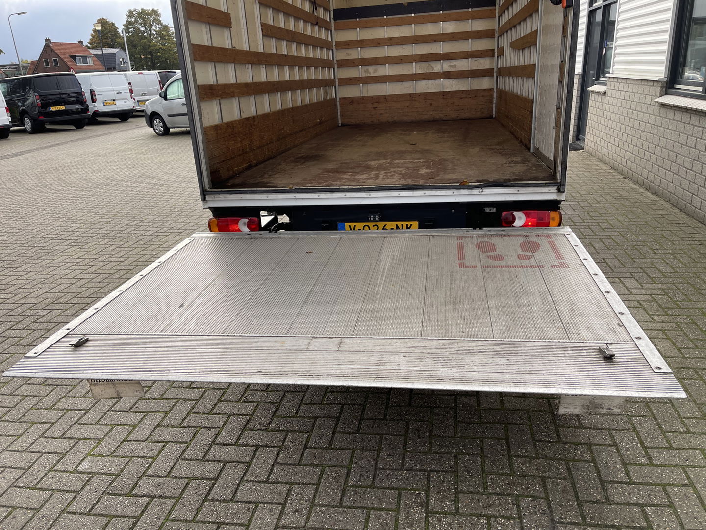 Peugeot Boxer 435 2.0 BlueHDI 164pk Pro bakwagen met Dhollandia laadklep / 440 cm lang / doorladen tot 550 cm mogelijk boven de cabine / euro 6 / airco