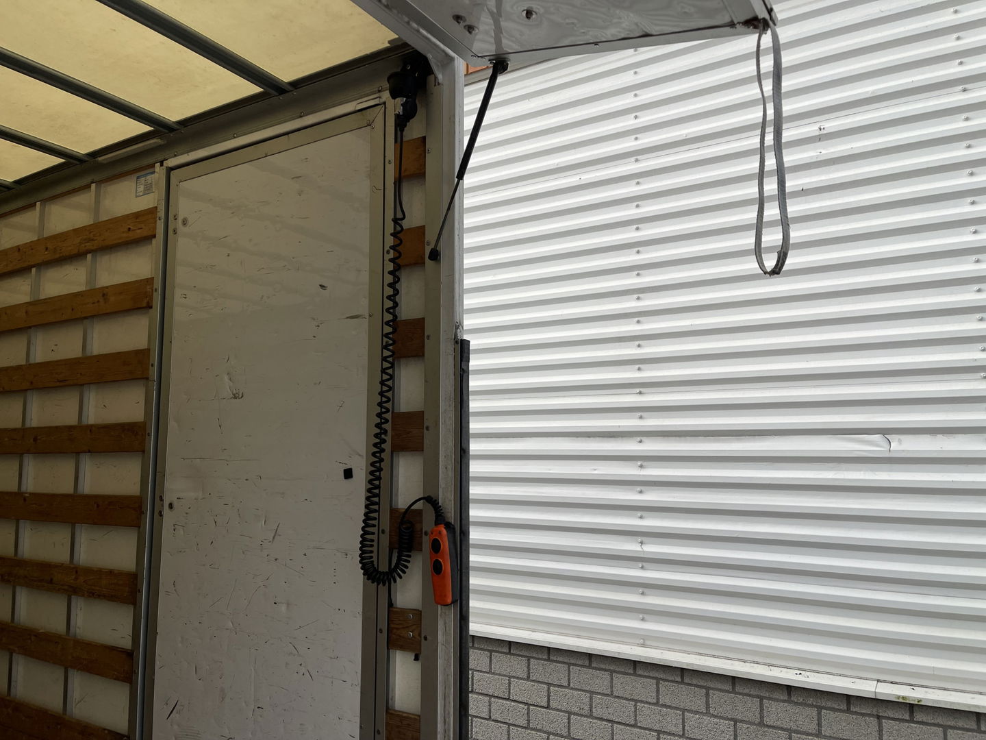 Peugeot Boxer 435 2.0 BlueHDI 164pk Pro bakwagen met Dhollandia laadklep / 440 cm lang / doorladen tot 550 cm mogelijk boven de cabine / euro 6 / airco