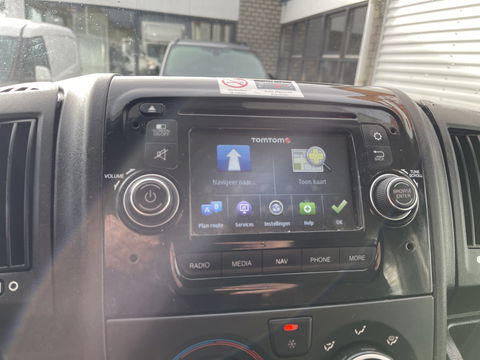 Peugeot Boxer 435 2.0 BlueHDI 164pk Pro bakwagen met Dhollandia laadklep / 440 cm lang / doorladen tot 550 cm mogelijk boven de cabine / euro 6 / airco