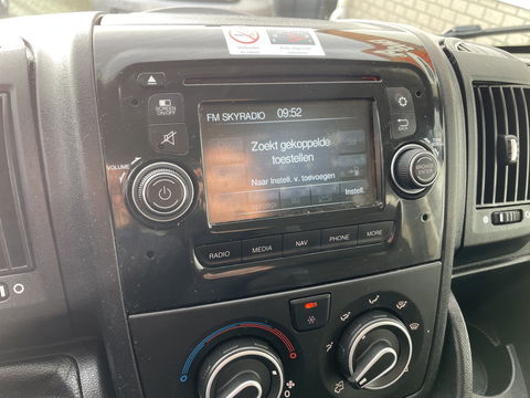 Peugeot Boxer 435 2.0 BlueHDI 164pk Pro bakwagen met Dhollandia laadklep / 440 cm lang / doorladen tot 550 cm mogelijk boven de cabine / euro 6 / airco