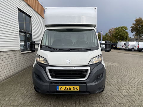 Peugeot Boxer 435 2.0 BlueHDI 164pk Pro bakwagen met Dhollandia laadklep / 440 cm lang / doorladen tot 550 cm mogelijk boven de cabine / euro 6 / airco