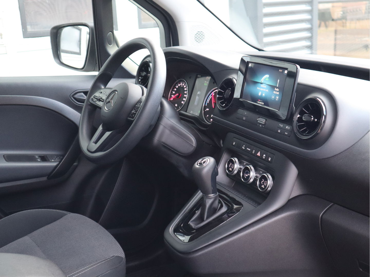 Mercedes-Benz eCitan 112 L1 51 kWh 98,4 SoH - Trekhaak - ApplePlay - Laden 22 kWh - Betimmerd