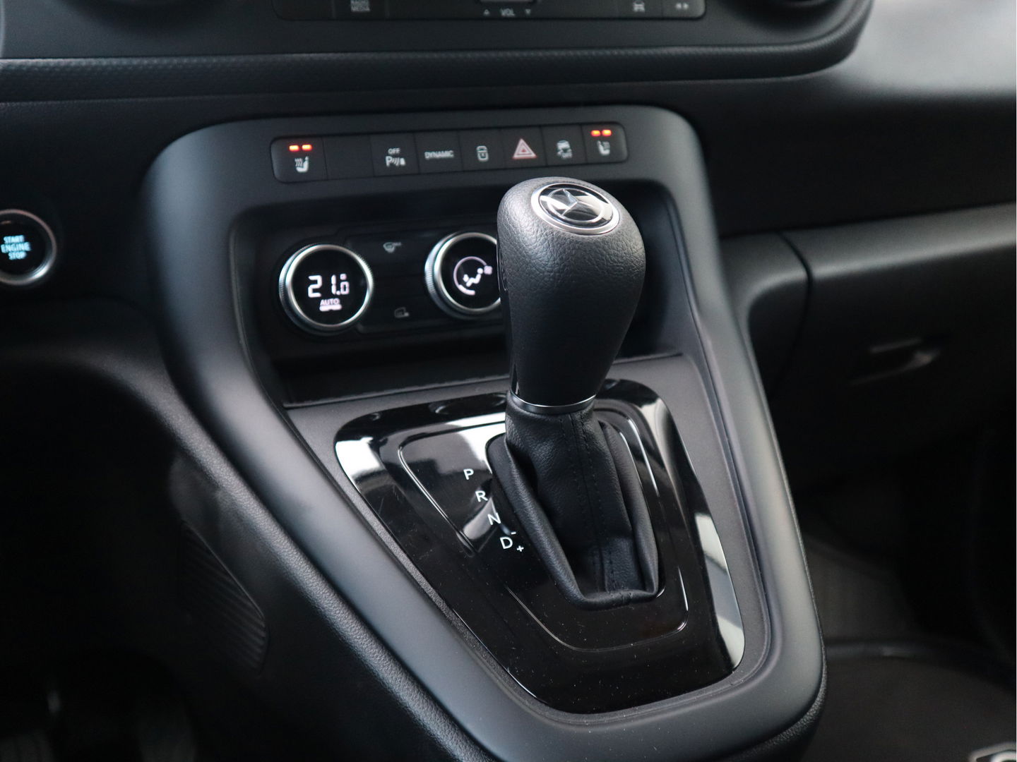 Mercedes-Benz eCitan 112 L1 51 kWh 98,4 SoH - Trekhaak - ApplePlay - Laden 22 kWh - Betimmerd