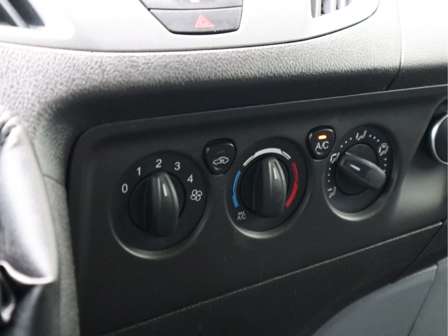 Ford Transit Custom 2.2 TDCI 126pk L2 Lang - Trekhaak - Airco