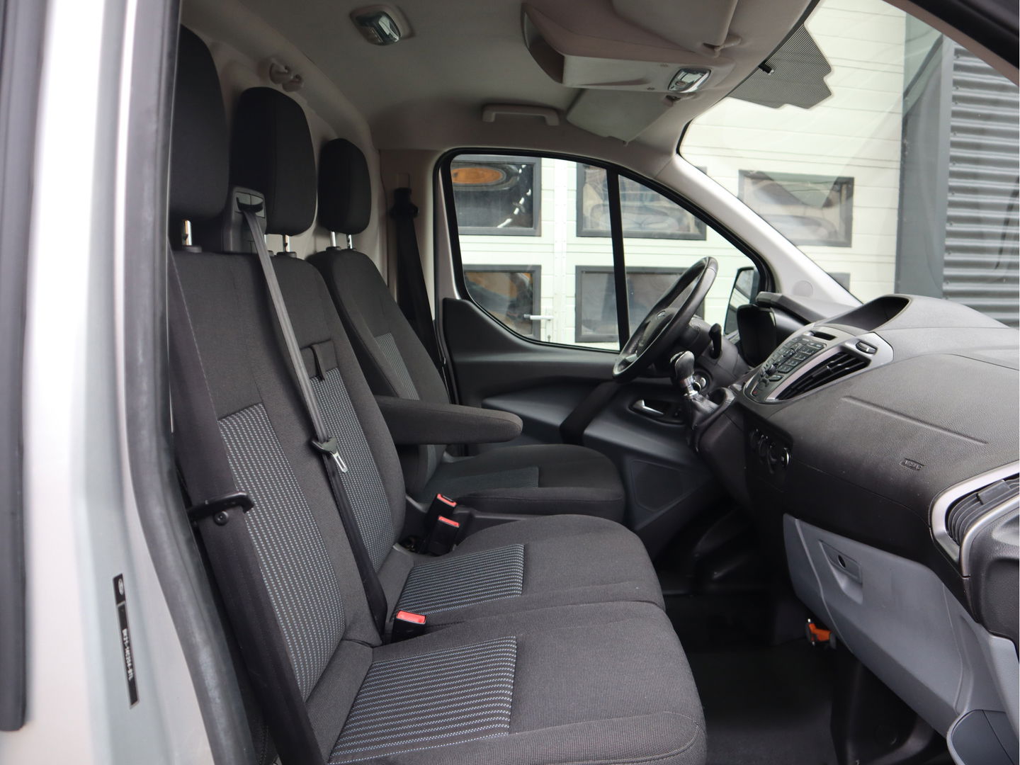 Ford Transit Custom 2.2 TDCI 126pk L2 Lang - Trekhaak - Airco