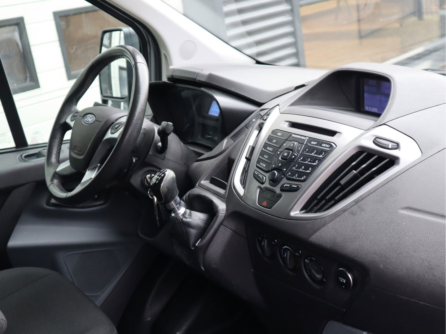 Ford Transit Custom 2.2 TDCI 126pk L2 Lang - Trekhaak - Airco