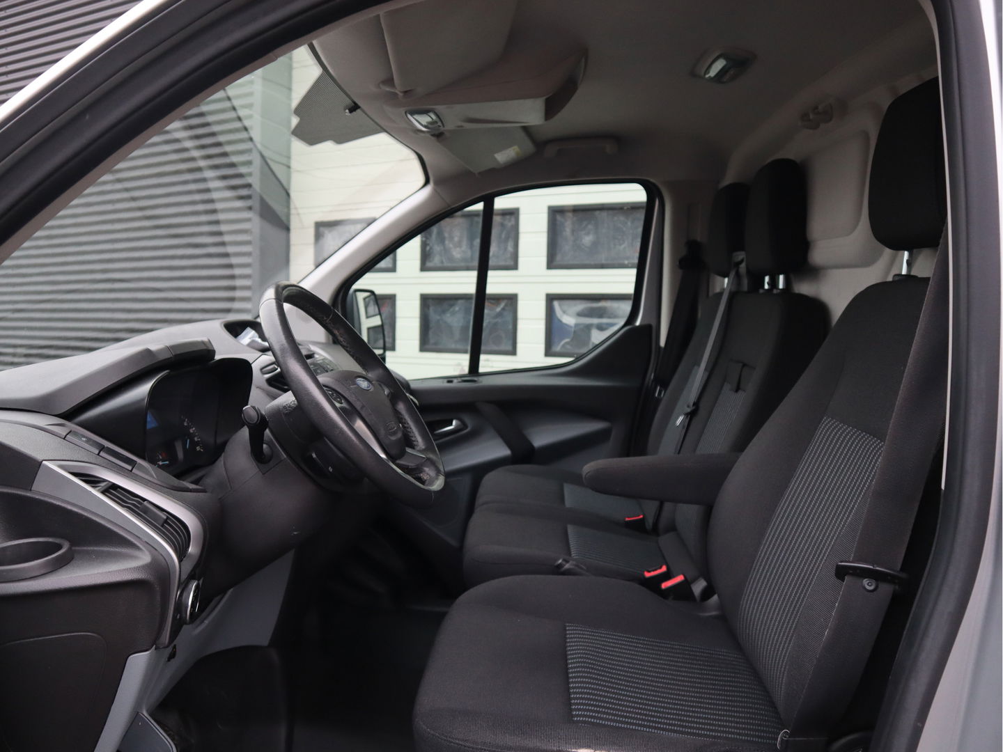 Ford Transit Custom 2.2 TDCI 126pk L2 Lang - Trekhaak - Airco