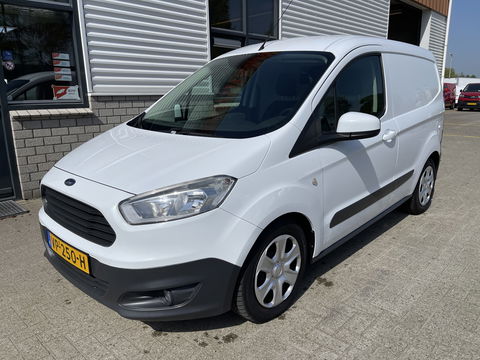 Ford Transit Courier 1.5 TDCI Trend / vaste prijs rijklaar € 6.450 ex btw / 102.273 km NAP / airco / trekhaak / schuifdeur / navigatie / deukjes rondom