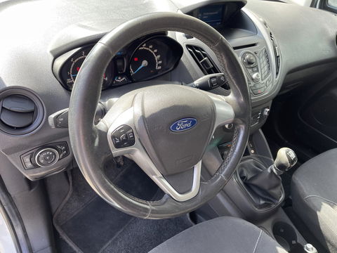 Ford Transit Courier 1.5 TDCI Trend / vaste prijs rijklaar € 6.450 ex btw / 102.273 km NAP / airco / trekhaak / schuifdeur / navigatie / deukjes rondom