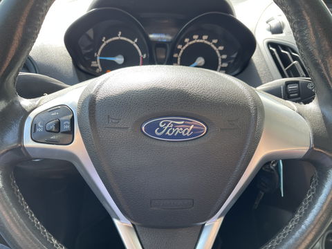 Ford Transit Courier 1.5 TDCI Trend / vaste prijs rijklaar € 6.450 ex btw / 102.273 km NAP / airco / trekhaak / schuifdeur / navigatie / deukjes rondom