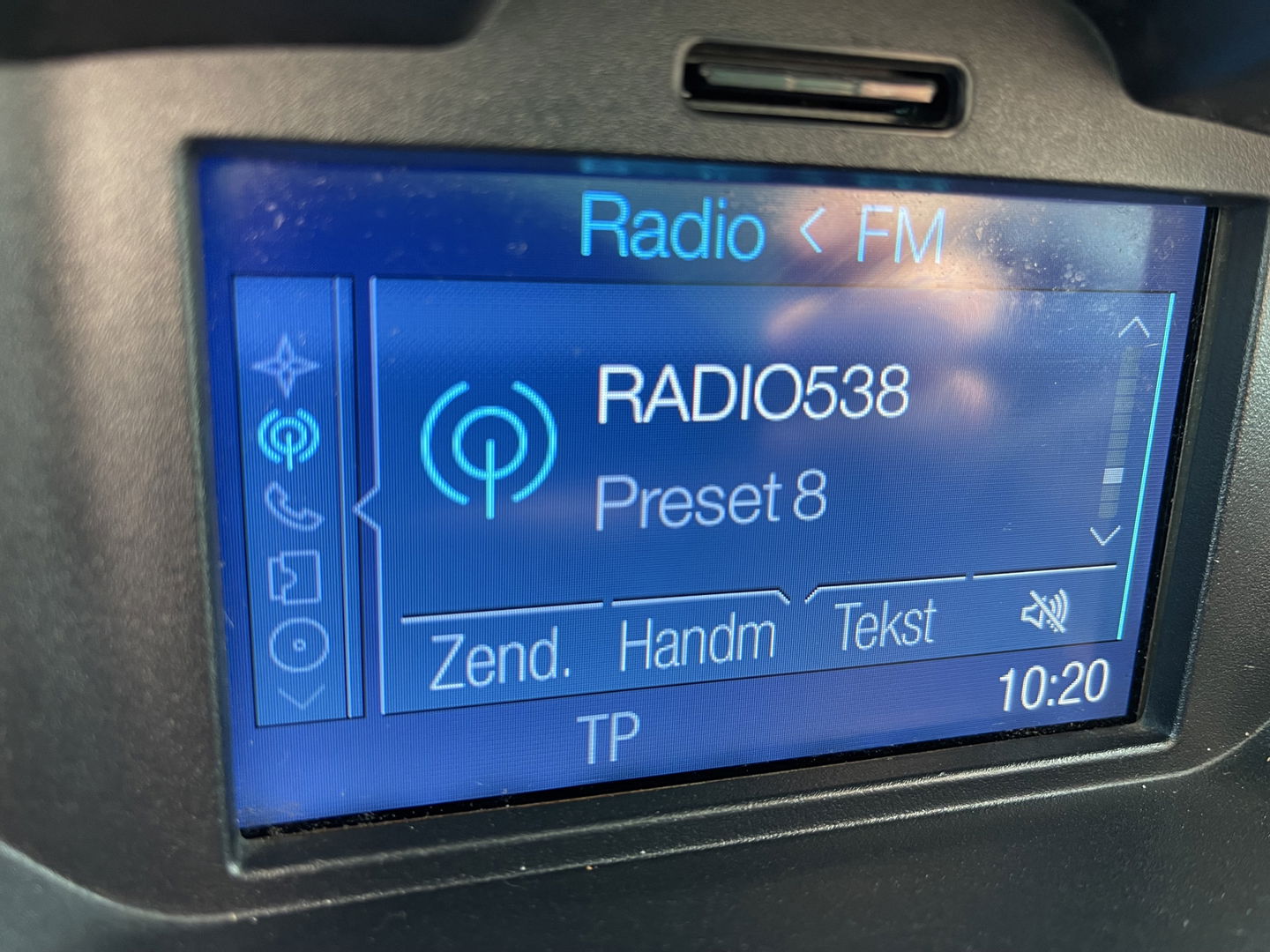 Ford Transit Courier 1.5 TDCI Trend / vaste prijs rijklaar € 6.450 ex btw / 102.273 km NAP / airco / trekhaak / schuifdeur / navigatie / deukjes rondom