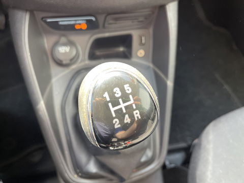 Ford Transit Courier 1.5 TDCI Trend / vaste prijs rijklaar € 6.450 ex btw / 102.273 km NAP / airco / trekhaak / schuifdeur / navigatie / deukjes rondom