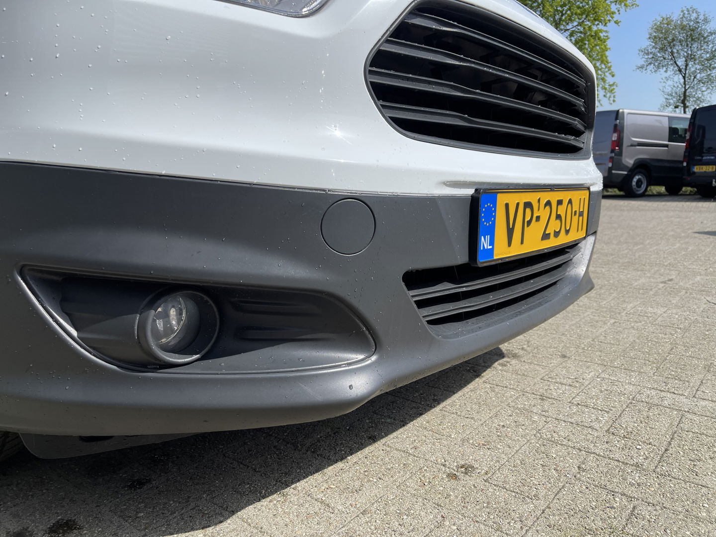 Ford Transit Courier 1.5 TDCI Trend / vaste prijs rijklaar € 6.450 ex btw / 102.273 km NAP / airco / trekhaak / schuifdeur / navigatie / deukjes rondom