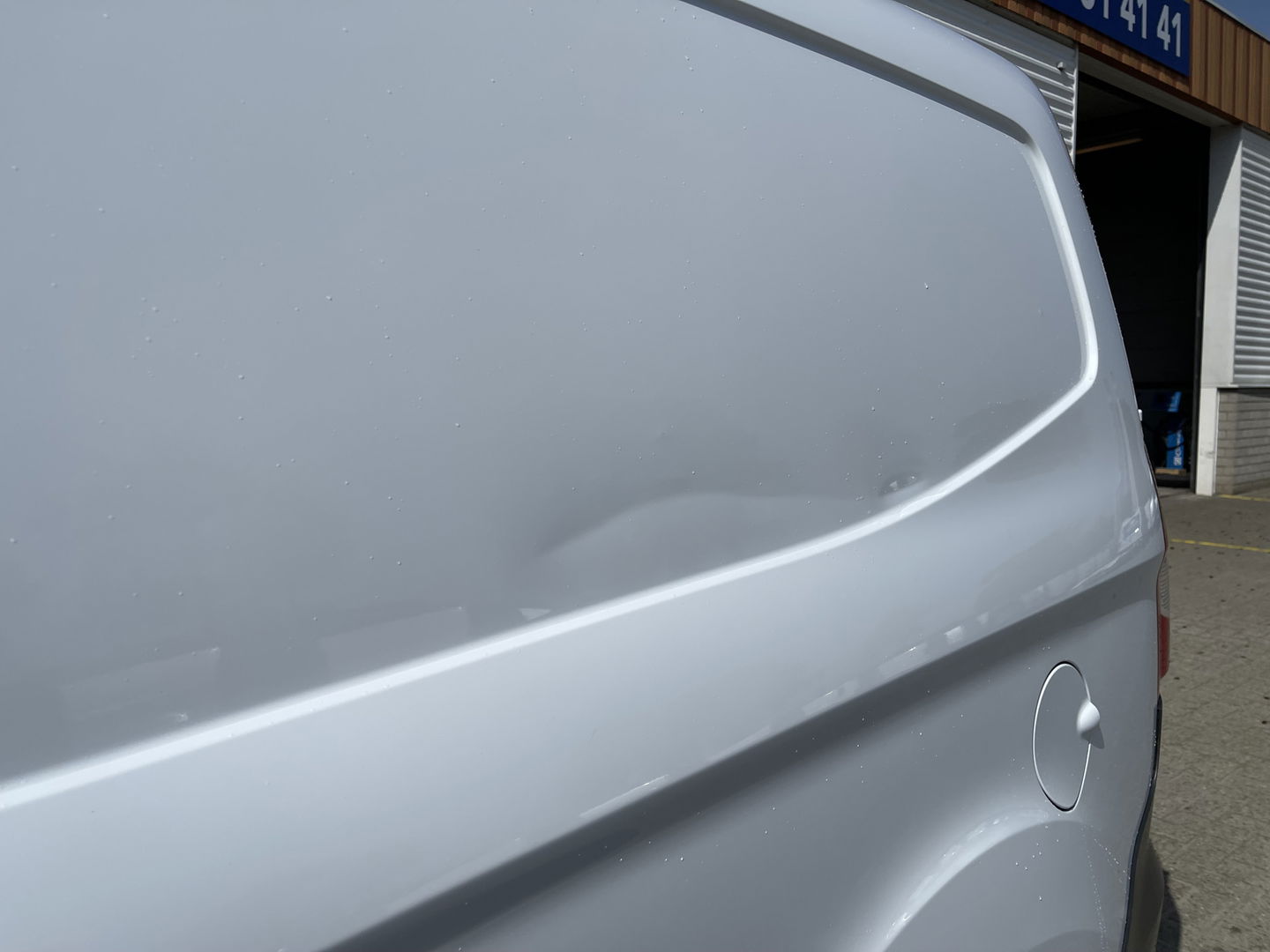 Ford Transit Courier 1.5 TDCI Trend / vaste prijs rijklaar € 6.450 ex btw / 102.273 km NAP / airco / trekhaak / schuifdeur / navigatie / deukjes rondom