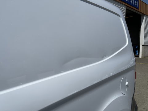 Ford Transit Courier 1.5 TDCI Trend / vaste prijs rijklaar € 6.450 ex btw / 102.273 km NAP / airco / trekhaak / schuifdeur / navigatie / deukjes rondom