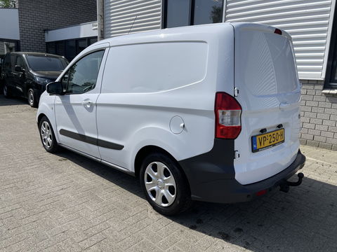 Ford Transit Courier 1.5 TDCI Trend / vaste prijs rijklaar € 6.450 ex btw / 102.273 km NAP / airco / trekhaak / schuifdeur / navigatie / deukjes rondom
