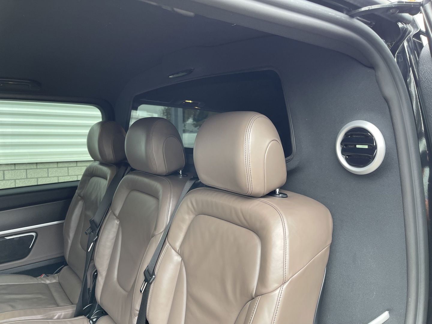 Mercedes-Benz V-Klasse 300d 237pk Extra Lang DC 5 persoons Avantgarde Edition / vaste prijs rijklaar € 49.950 ex btw / lease vanaf € 864 / AMG / burmester / leer / camera / originele Nedelandse bus !