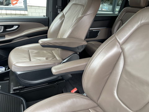 Mercedes-Benz V-Klasse 300d 237pk Extra Lang DC 5 persoons Avantgarde Edition / vaste prijs rijklaar € 49.950 ex btw / lease vanaf € 864 / AMG / burmester / leer / camera / originele Nedelandse bus !